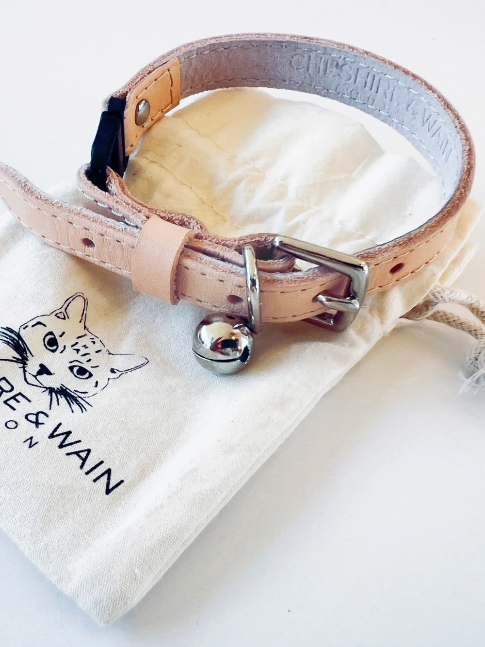 Cheshire & Wain Cream Leather Breakaway Cat Collar with Bell